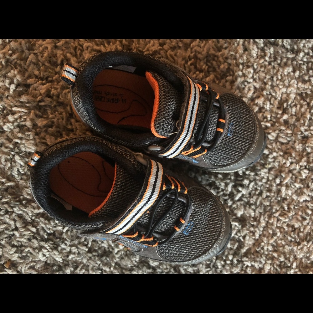 Toddler size 6 shoes